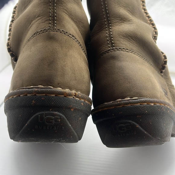 UGG Swell Leather Tall Boots Pull on Sheepskin Lining Brown Size 9 Western Boho - Picture 15 of 17